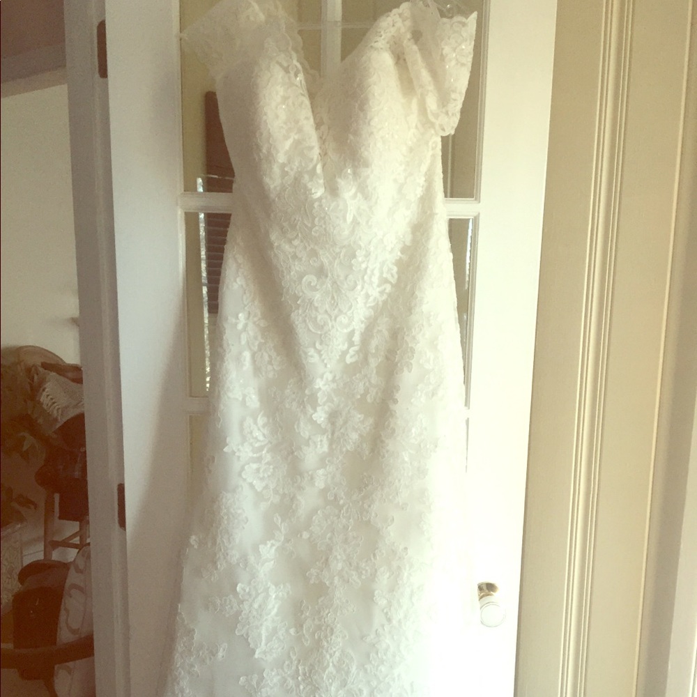 Brand New Bella’s Bridal Wedding Dress